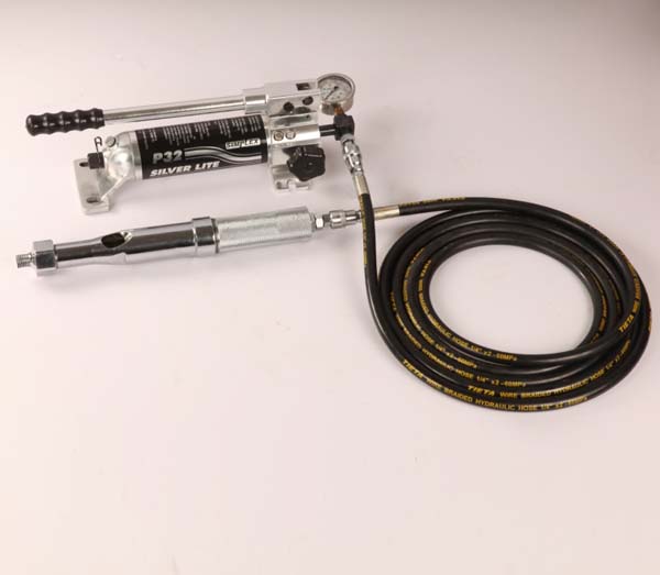 P-32液壓泵與TXY-JII注劑槍配置 P-32液壓泵與TXY-JII注劑槍配置